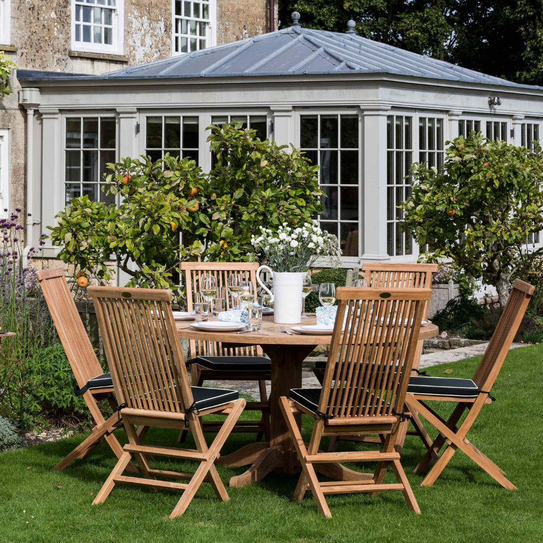 Daisy Round Pedestal Table (3 Sizes)