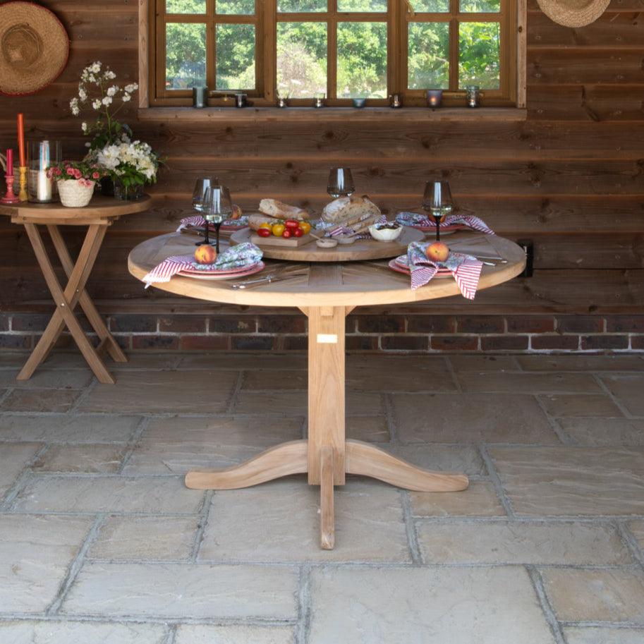 Daisy Round Pedestal Table (3 Sizes)